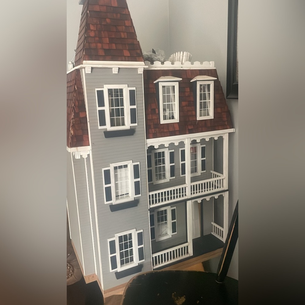 Personal furshised handmade VICTORIAN FARMHOUSE